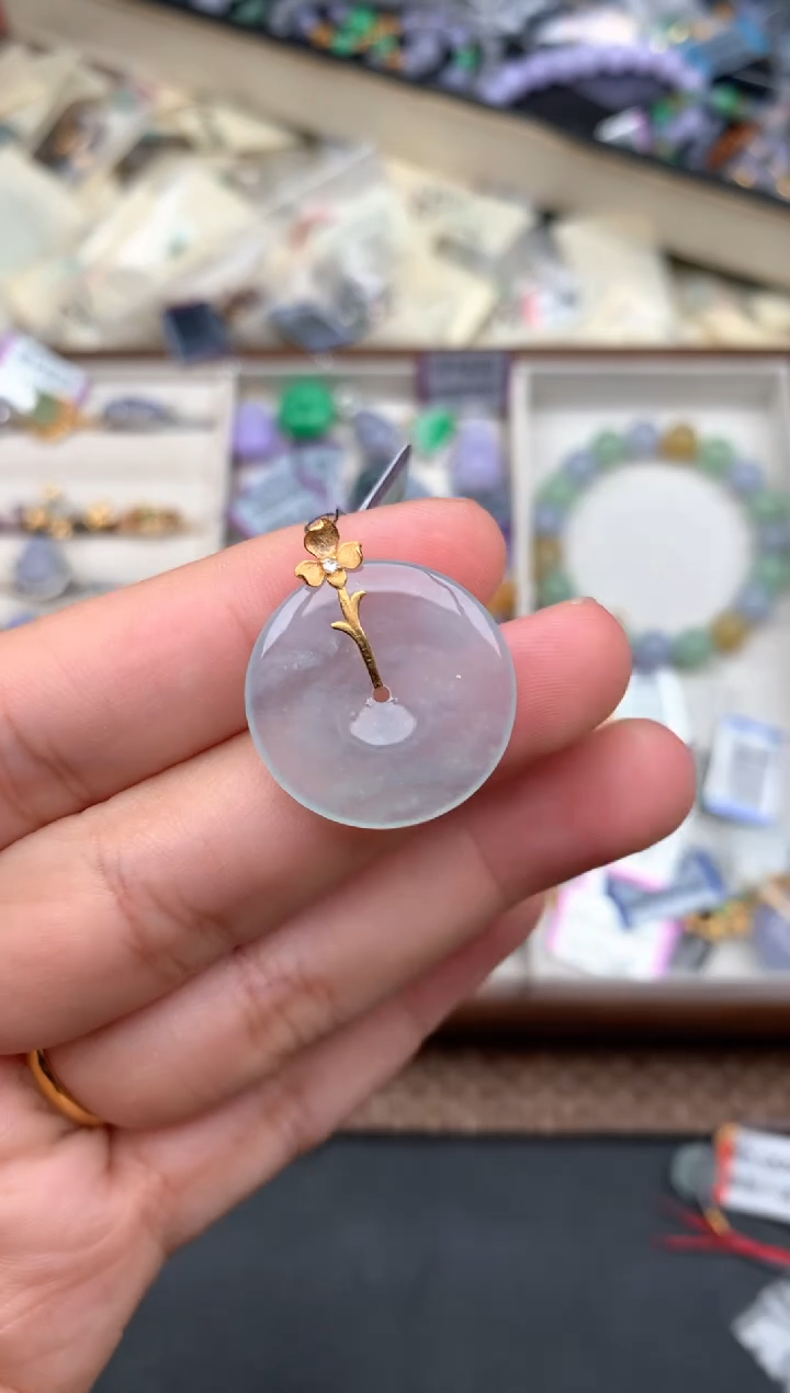 18K金镶嵌挂件翡翠一