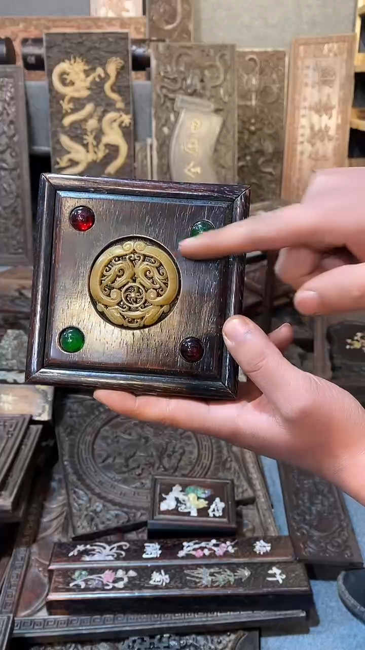 【闪购商品】木紫檀雕刻一物一拍以直播间为准