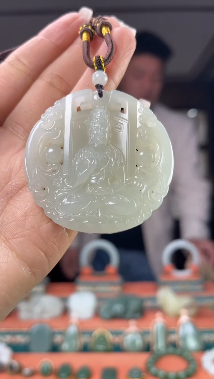 颈饰未镶嵌和田玉佩佩