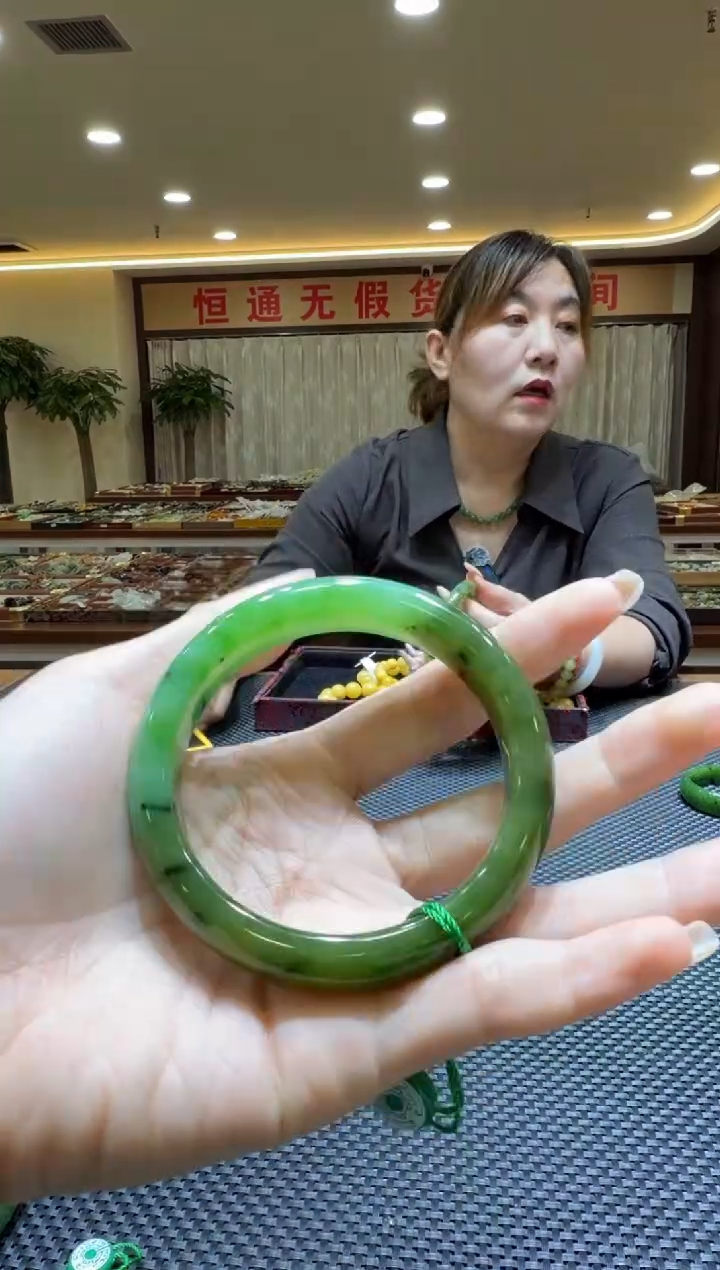 颈饰未镶嵌和田玉手镯61