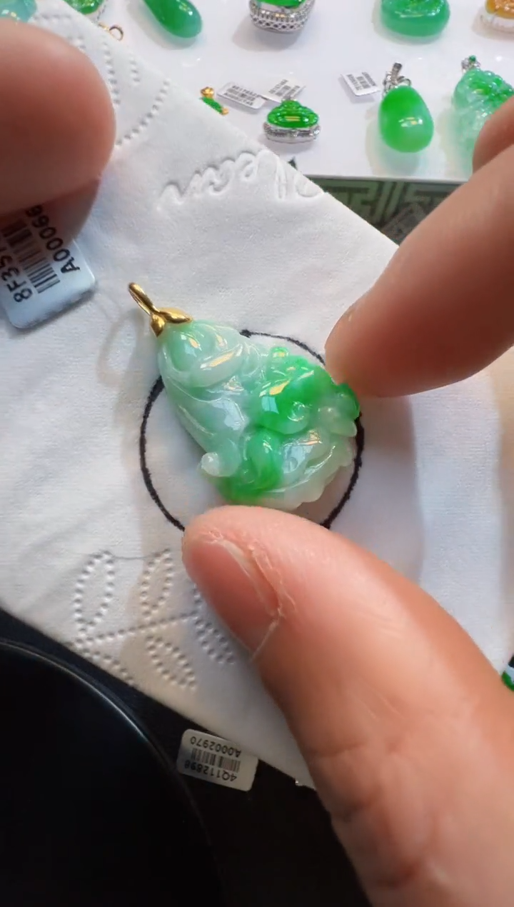 翡翠18K金镶嵌吊坠(不含链)白菜