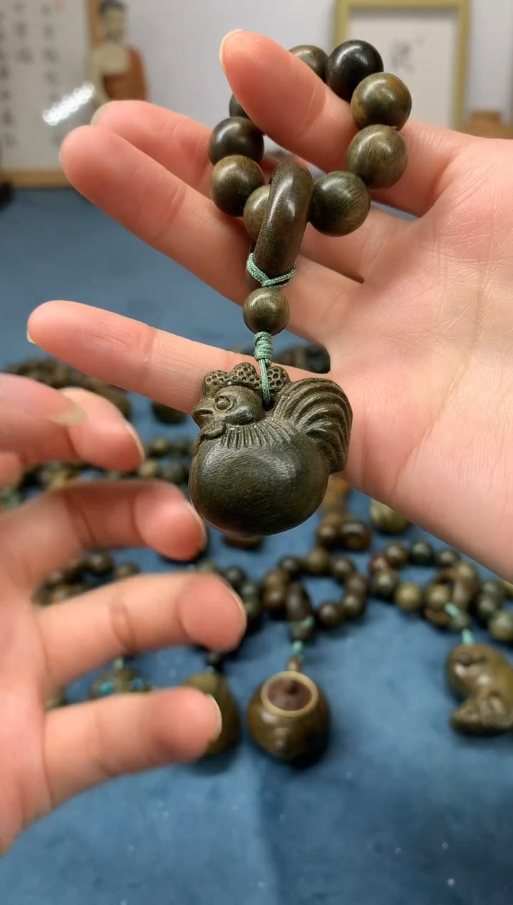 【闪购商品】维腊木（绿檀）把件小鸡 盘玩件