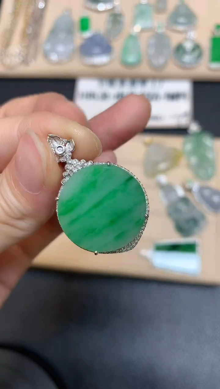 【闪购商品】翡翠颈饰18K金镶嵌圆无事牌【无服务费