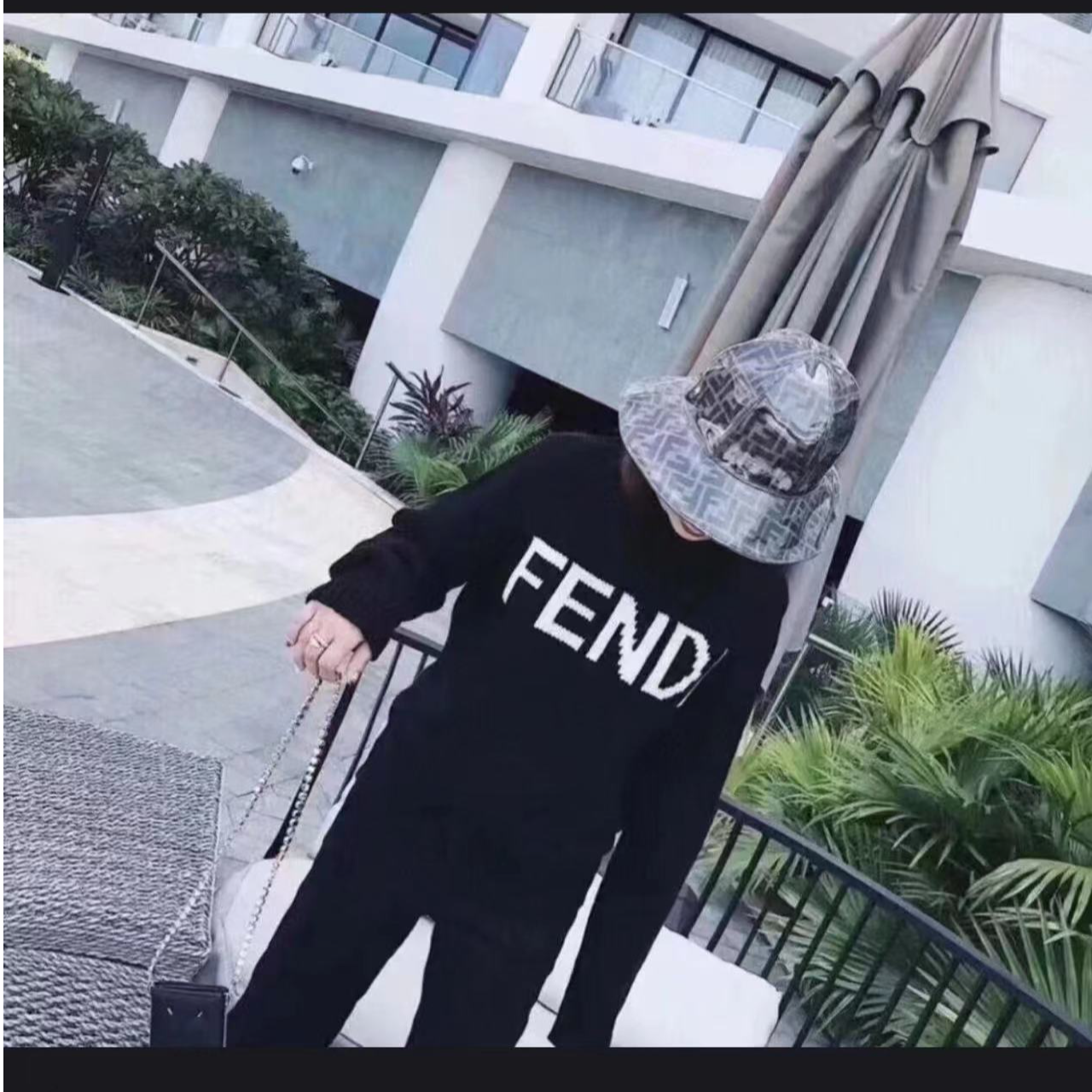 全新未使用 FENDI/芬迪  黑色大logo毛衣 50码 D620