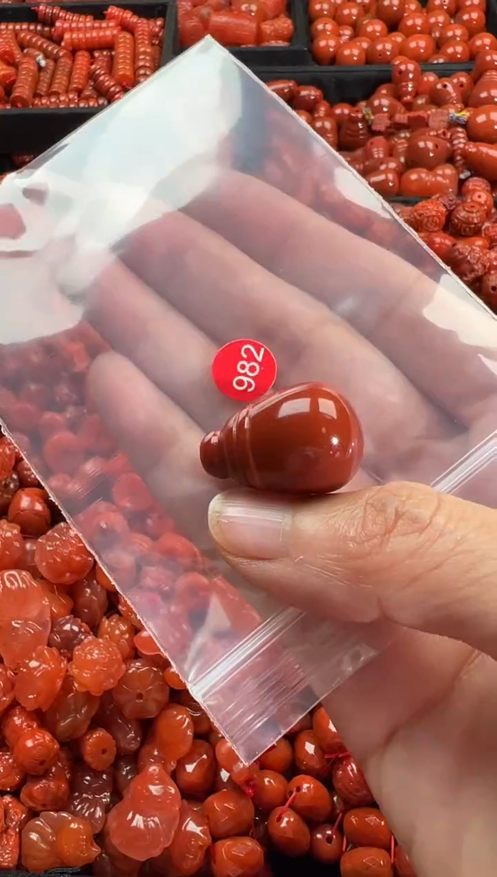 颈饰未镶嵌南红玛瑙1