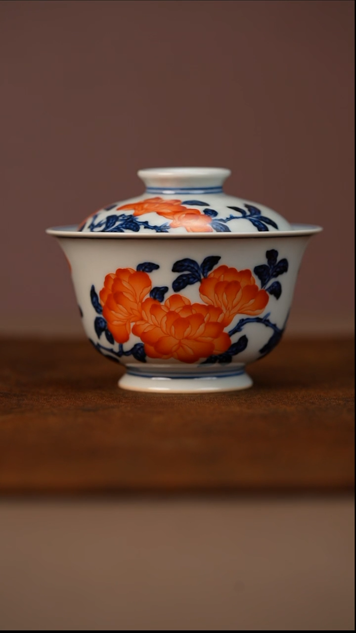 瓷又见春风青花矾红石榴花盖碗