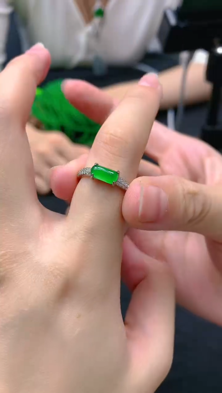 翡翠未镶嵌颈饰天然A货翡翠