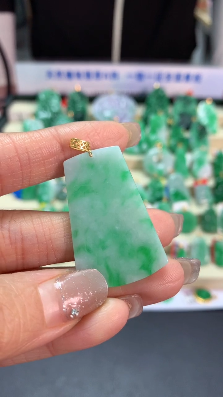 【闪购商品】翡翠吊坠(不含链)18K金镶嵌挂件