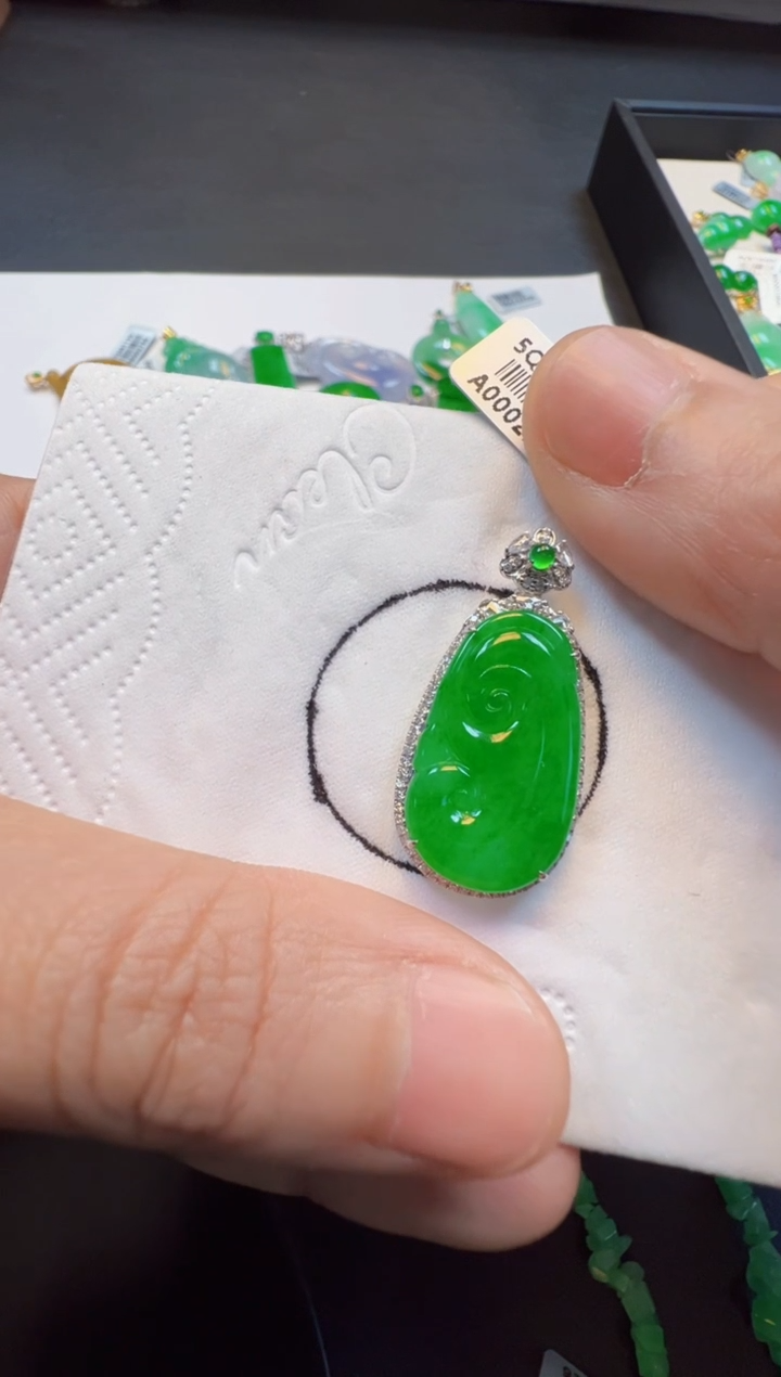 【闪购商品】翡翠吊坠(不含链)18K金镶嵌8600