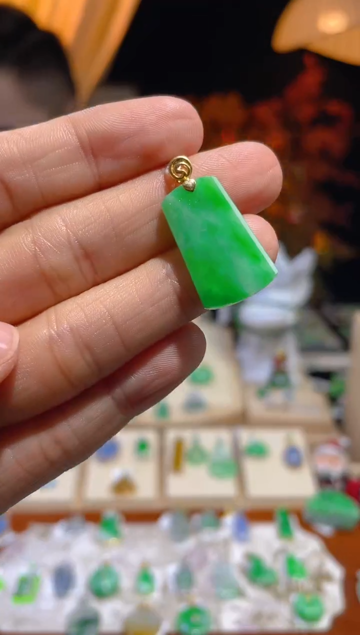 【闪购商品】翡翠颈饰18K金镶嵌假一赔三