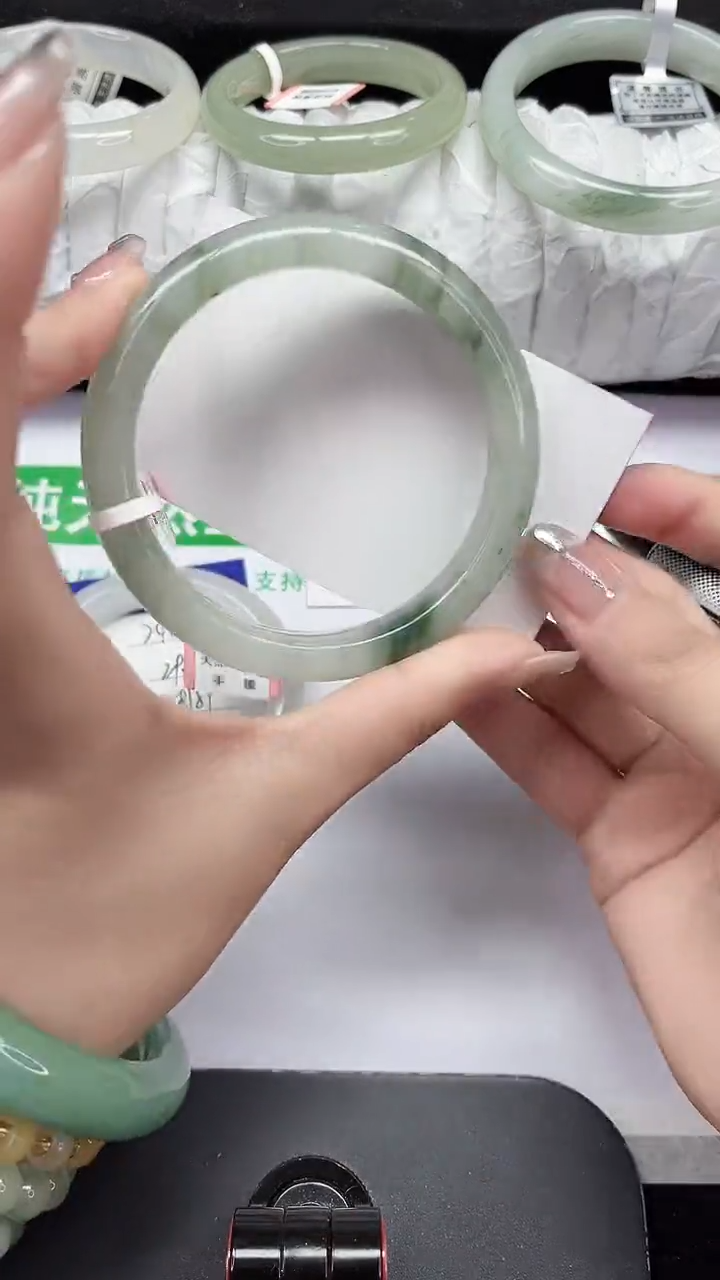 未镶嵌手镯石英质玉241-60/61