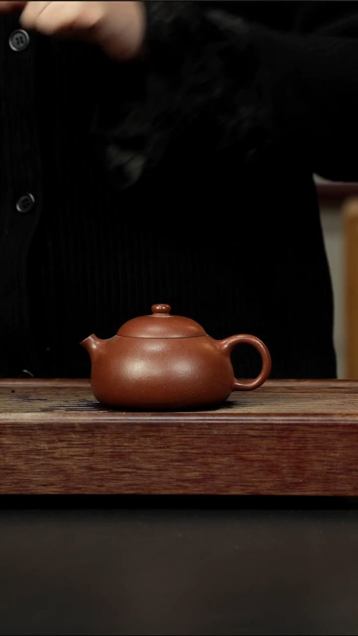 茶壶紫砂红降坡 鱼跃