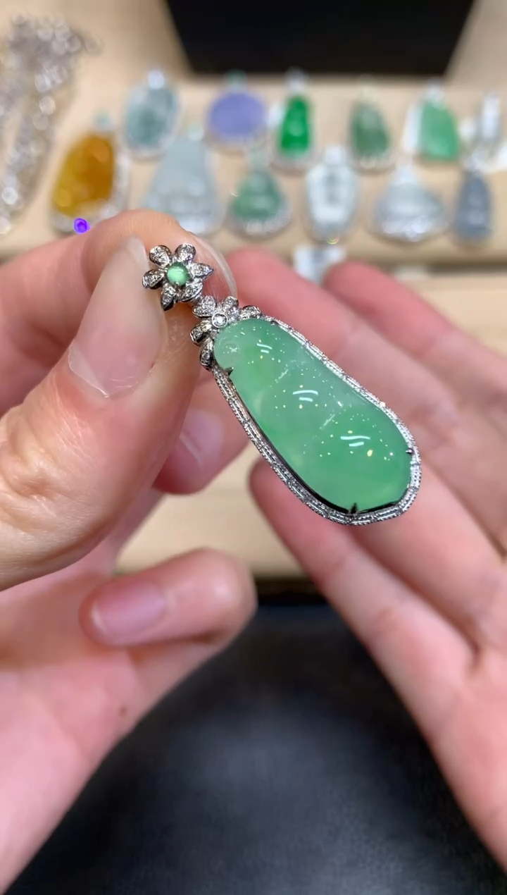 【闪购商品】翡翠颈饰18K金镶嵌福豆【无服务费】