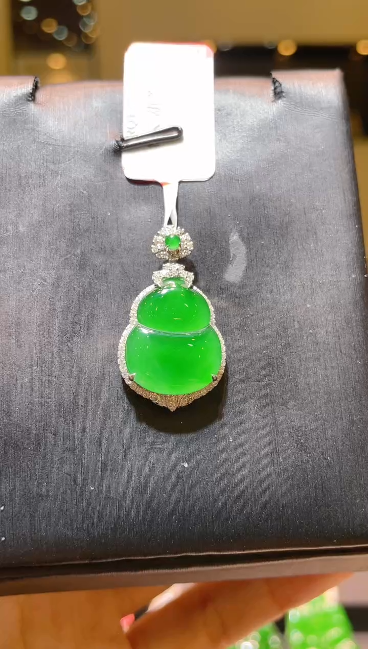 【闪购商品】翡翠吊坠(赠链)18K金镶嵌A66