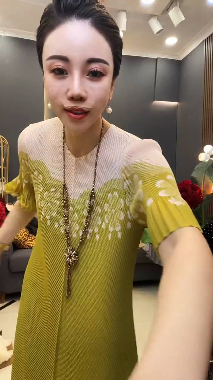 聚酯纤维（涤纶）姜黄色 