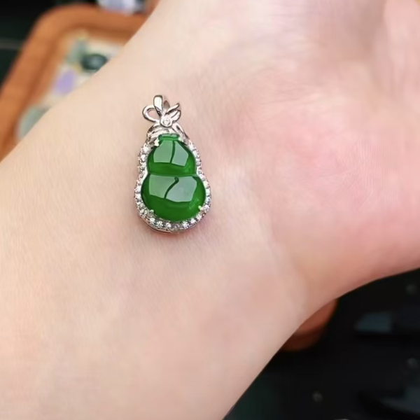 鑫辰珠宝天然A货翡翠银镶嵌设计款时尚百搭吊坠