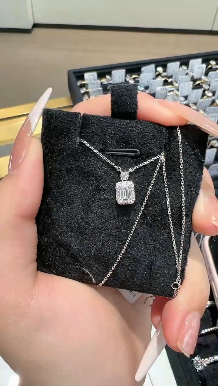 【闪购商品】合成钻石颈饰18K金镶嵌香水瓶项链