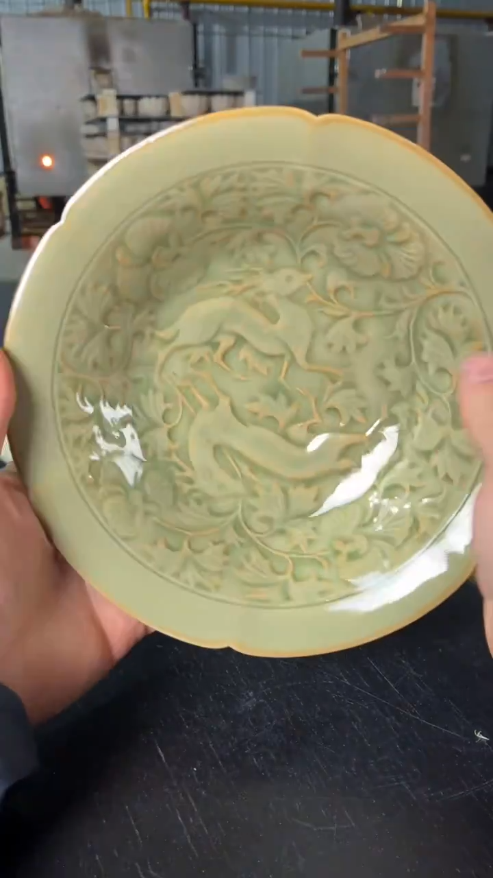 耀州窑仰山双鹿盘大瑕黑点