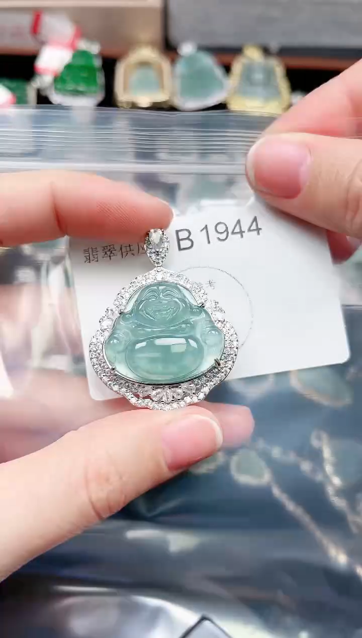 【闪购商品】翡翠颈饰未镶嵌1944赠皮绳