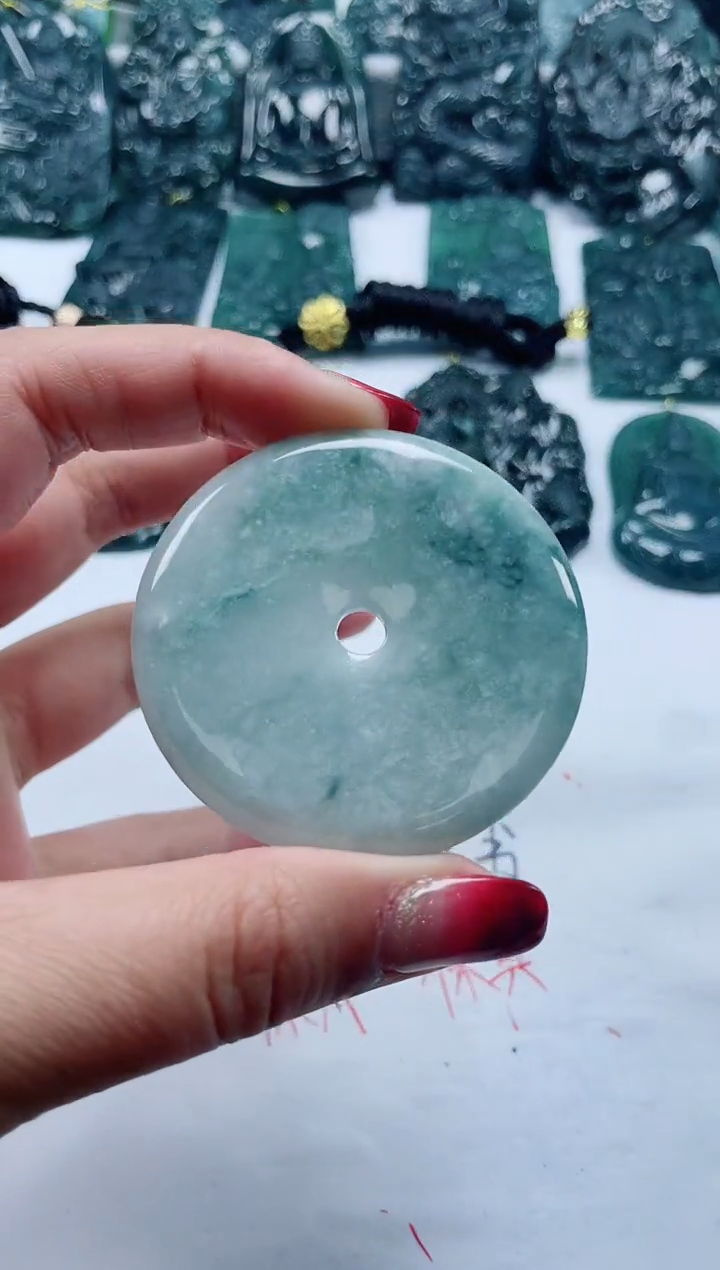 【闪购商品】翡翠颈饰未镶嵌          