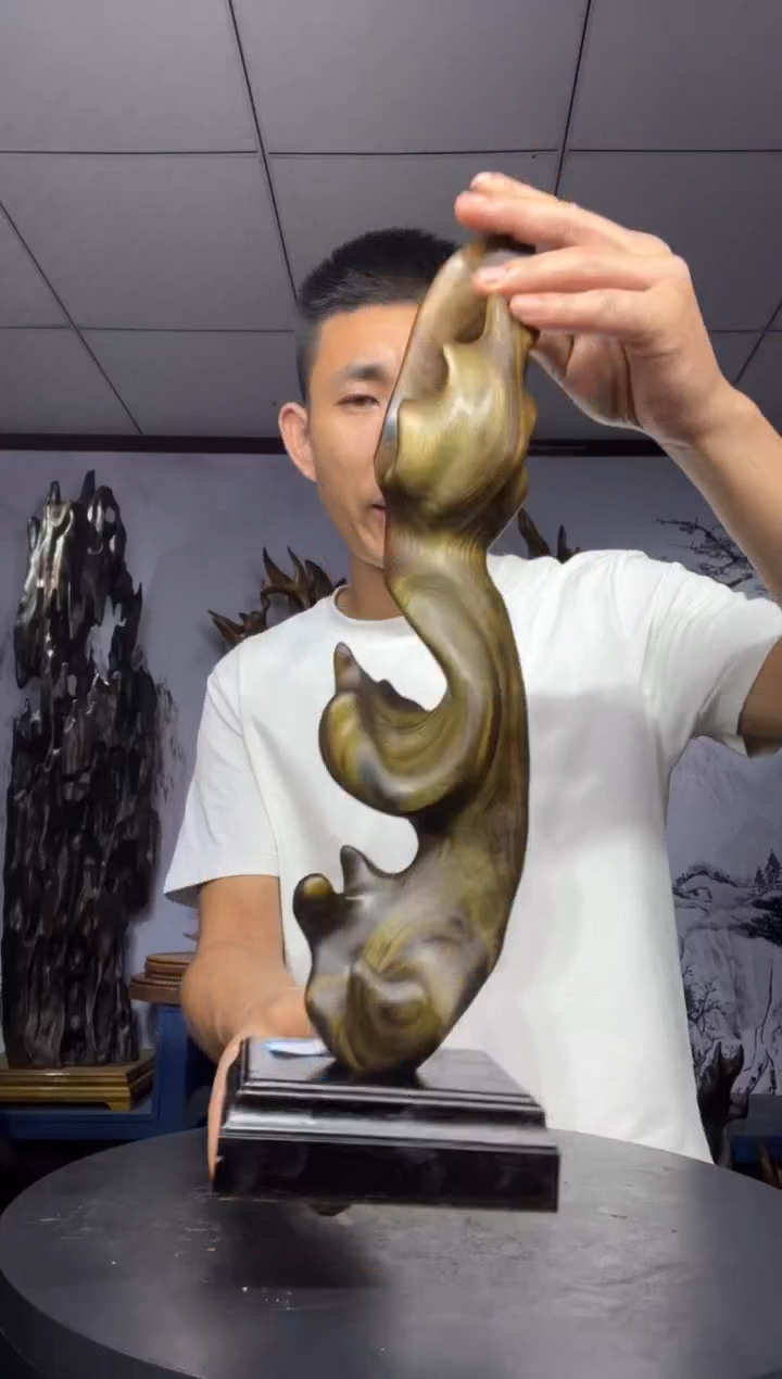 金丝楠木雕款友**在金丝楠木工艺品摆件