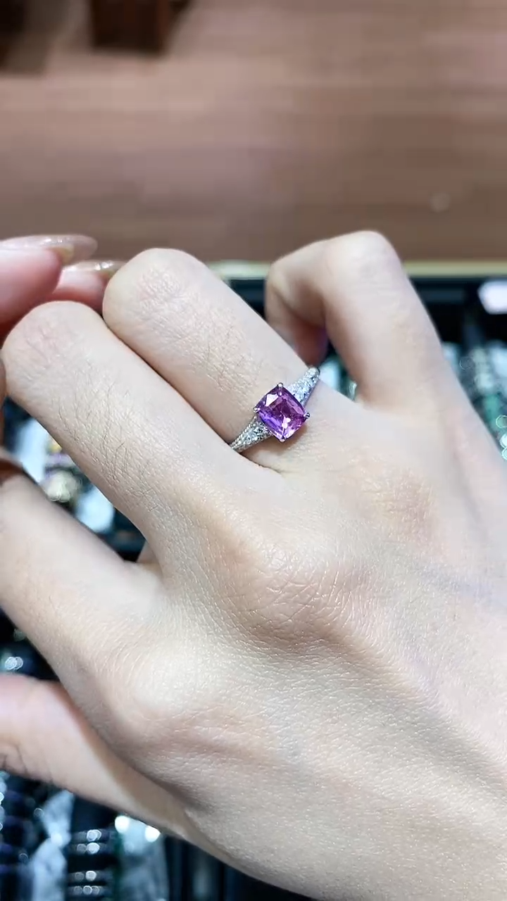 【闪购商品】彩色蓝宝石戒指18K金镶嵌戒指