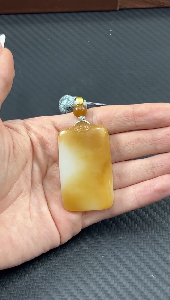 【闪购商品】和田玉吊坠(赠链)未镶嵌且末金山微色差吊坠