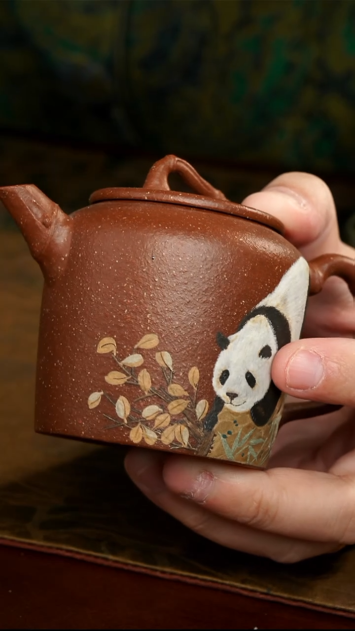 茶壶紫砂五彩段熊猫壶