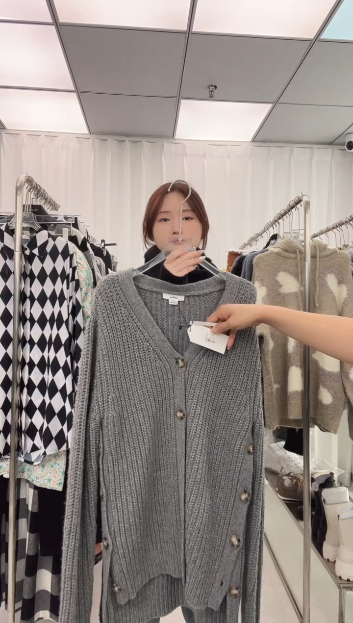 编号063 韩国设计师品牌QIUHAO 针织开衫 待开价