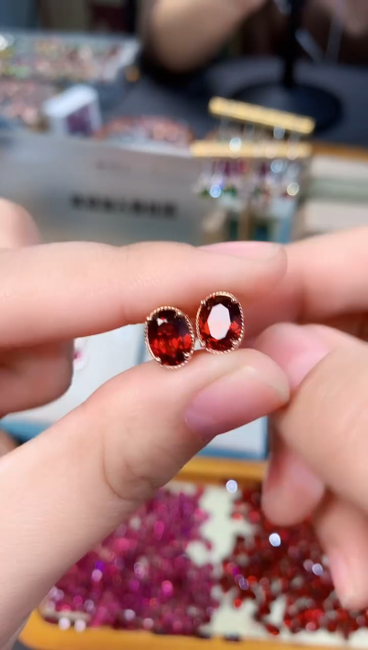 【闪购商品】石榴石耳钉银S925镶嵌天然