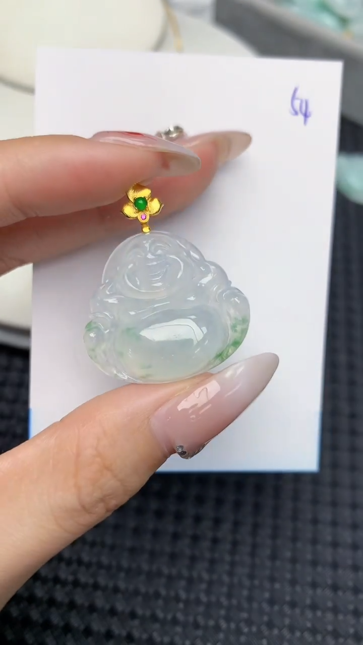 【闪购商品】翡翠颈饰18K金镶嵌54小芬猪？