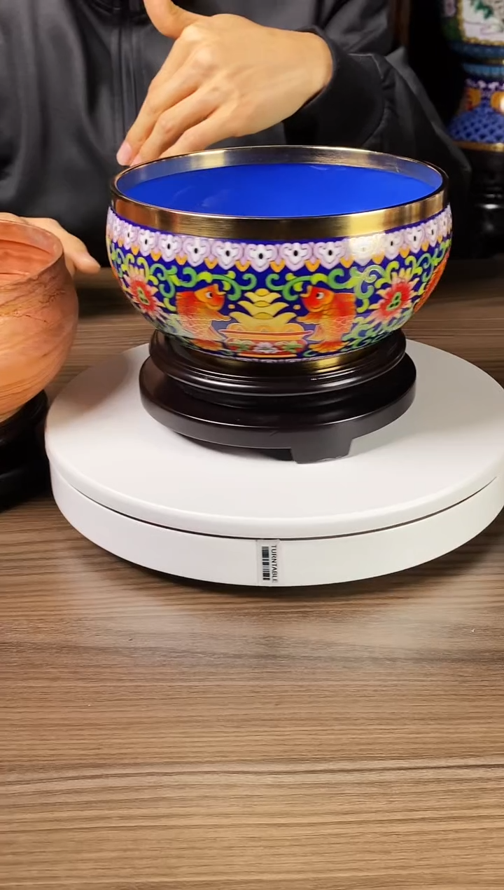 铜景泰蓝《年年有余》小聚宝盆直径约17厘米加底座总高约12.5厘米