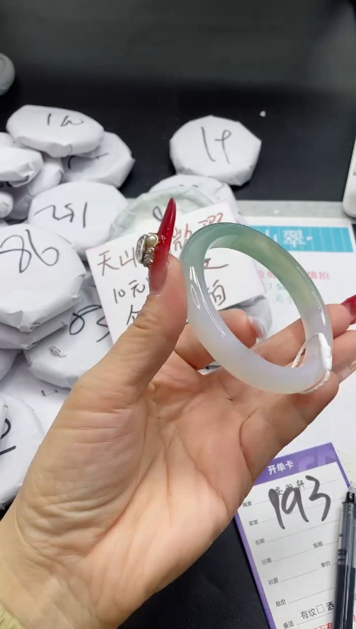 【闪购商品】石英质玉手镯未镶嵌193