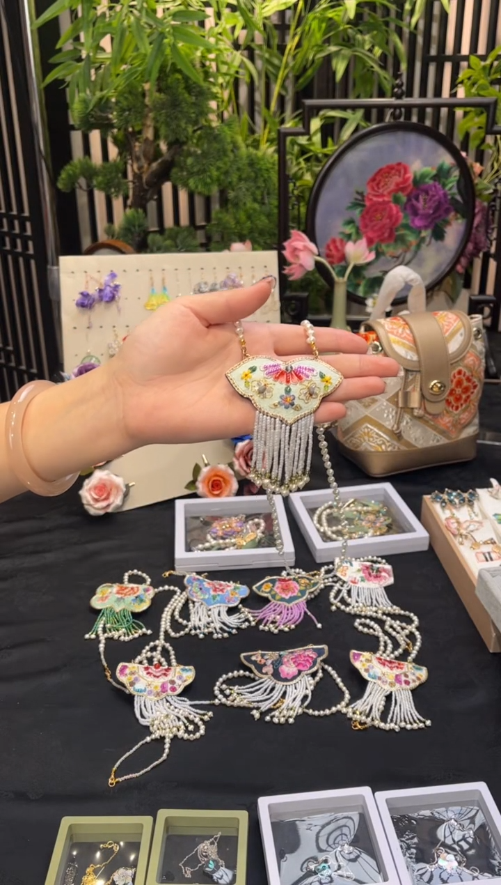 织绣?***?非遗苏绣手工饰品