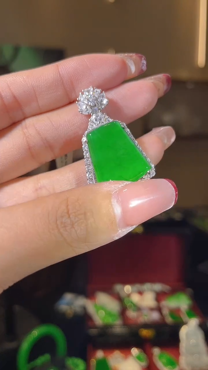 【闪购商品】翡翠吊坠(不含链)银S925镶嵌天然翡翠A货