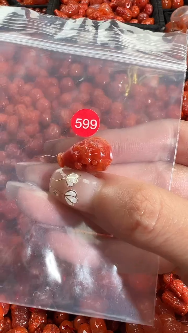 颈饰未镶嵌南红玛瑙1