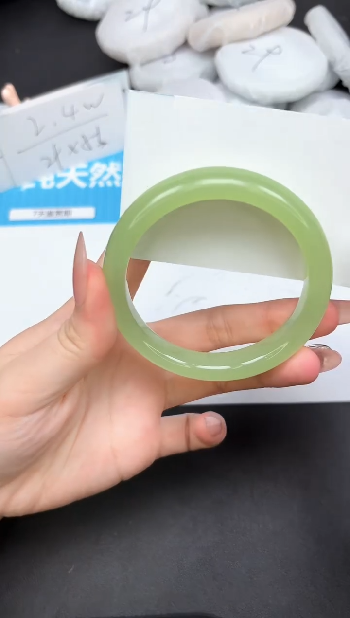 【闪购商品】石英质玉手镯未镶嵌172-59.6