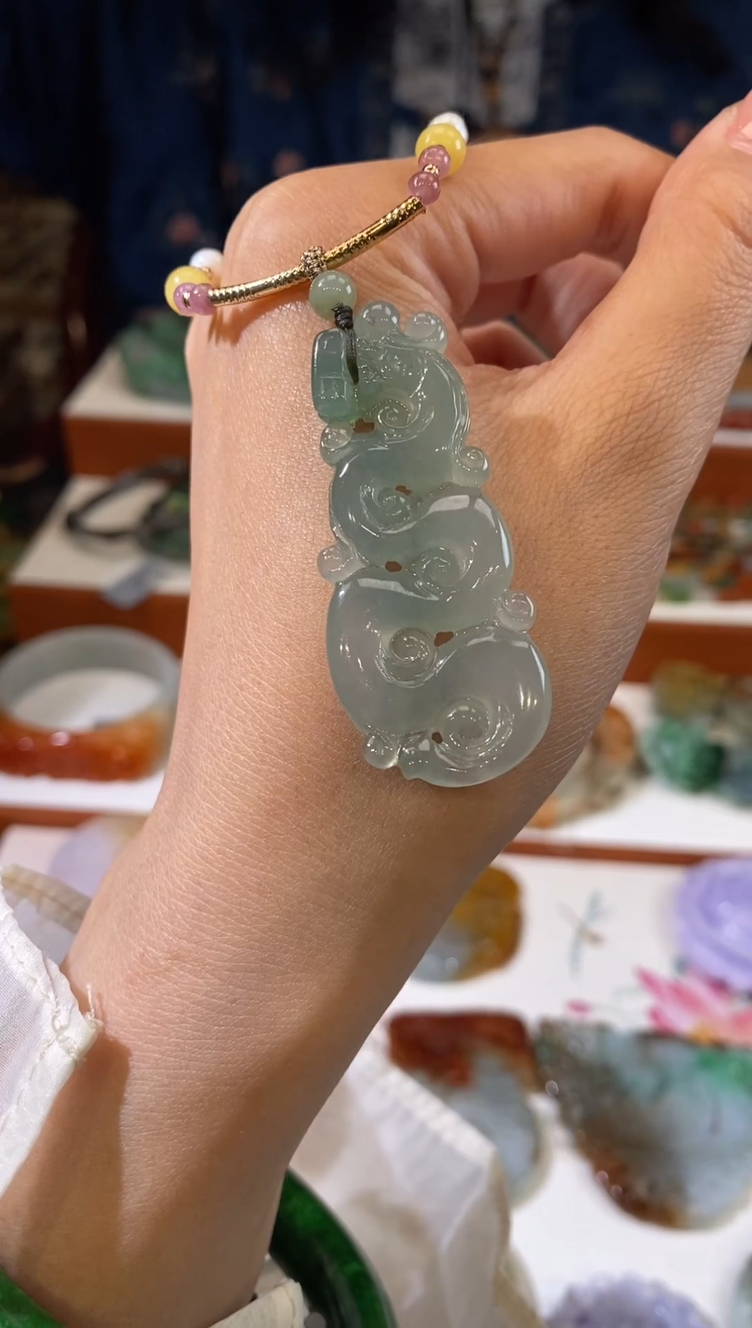 翡翠未镶嵌颈饰挂件