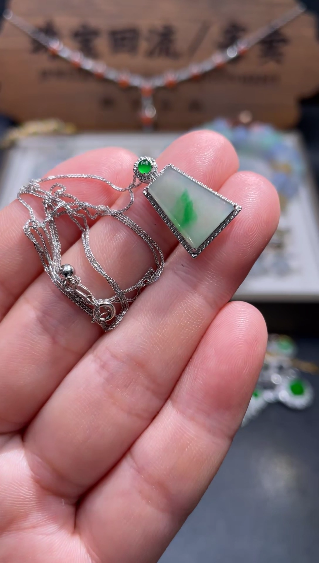 【闪购商品】翡翠颈饰18K金镶嵌10..........