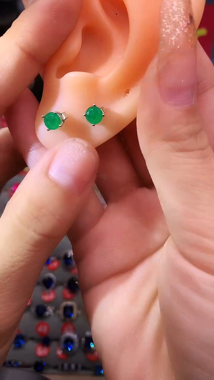 【闪购商品】祖母绿耳饰银S925镶嵌1111