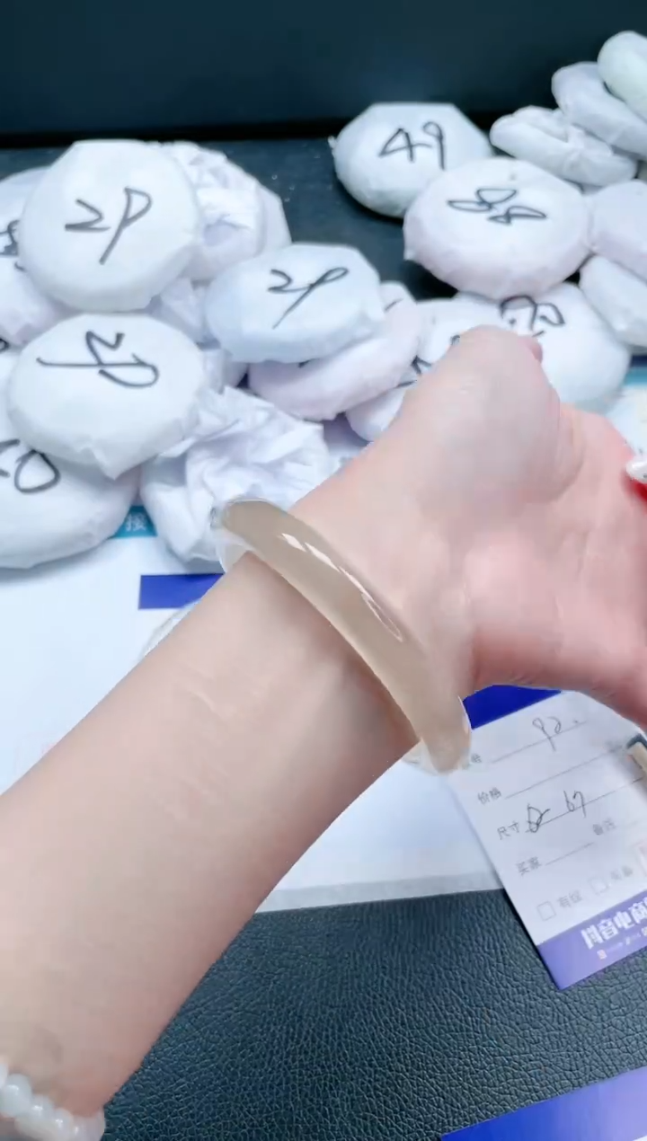 【闪购商品】石英质玉手镯未镶嵌 24J92-63