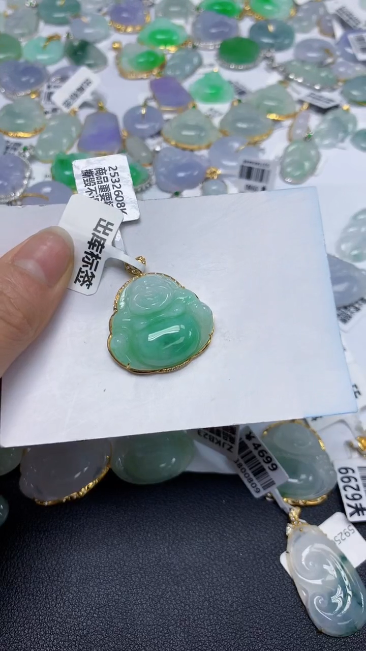 翡翠18K金镶嵌颈饰天然缅甸翡翠A货