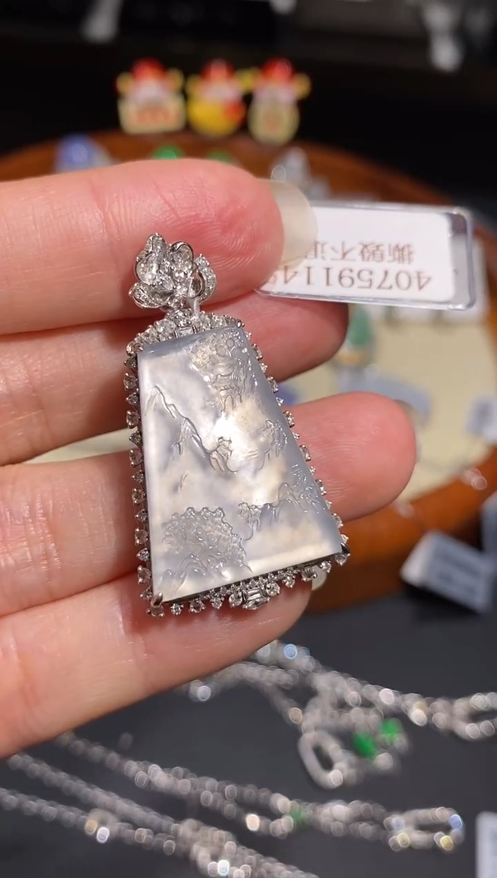 【闪购商品】翡翠吊坠(不含链)18K金镶嵌吊坠