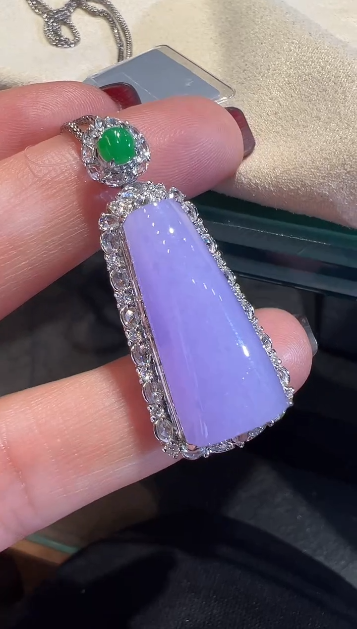 颈饰18K金镶嵌翡翠翡翠吊坠