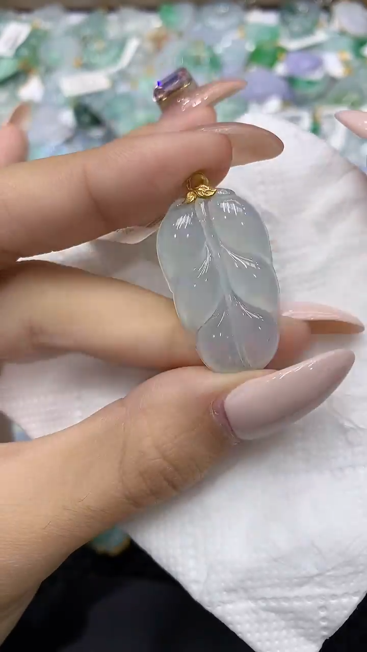 颈饰18K金镶嵌翡翠111111111111