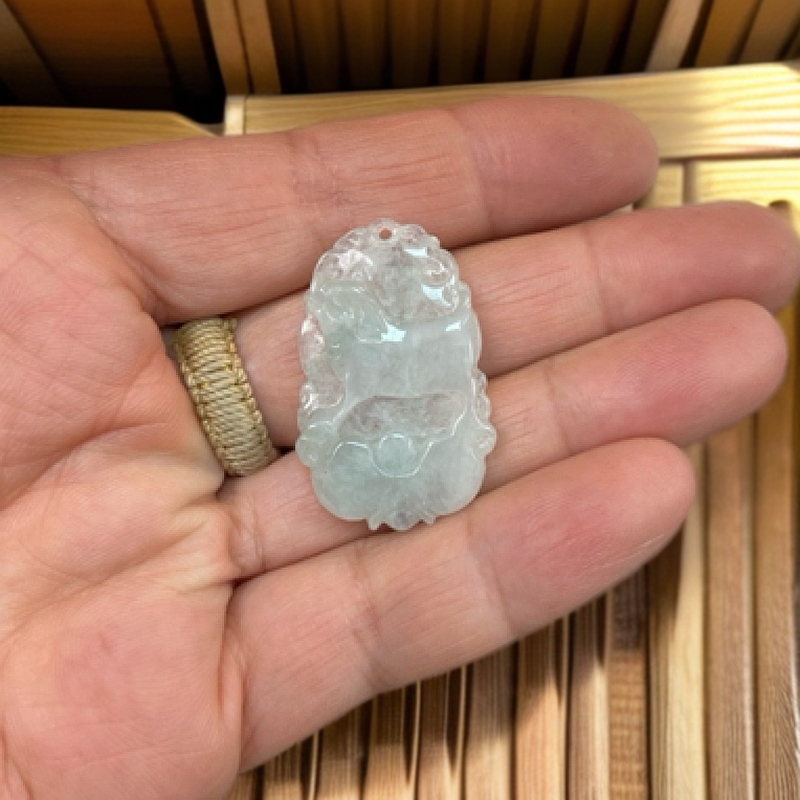 天然翡翠手工属相吊坠