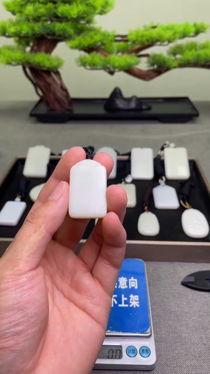 颈饰未镶嵌和田玉1