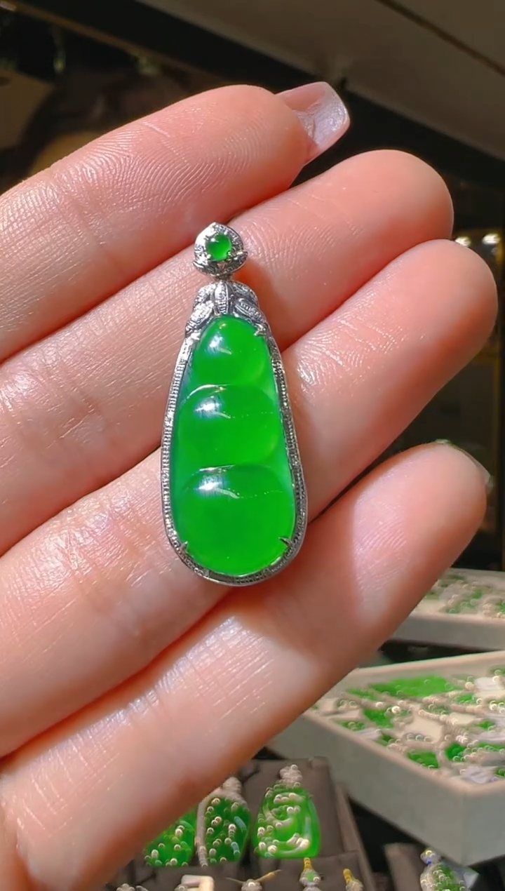 【闪购商品】翡翠吊坠(赠链)18K金镶嵌055