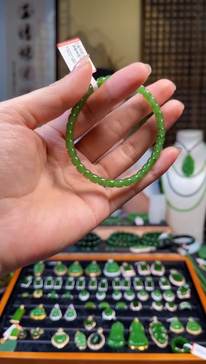 颈饰未镶嵌和田玉（碧玉）±5*5苹果绿单圈手串多样性发一