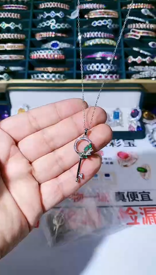 【闪购商品】透辉石吊坠未镶嵌透辉石